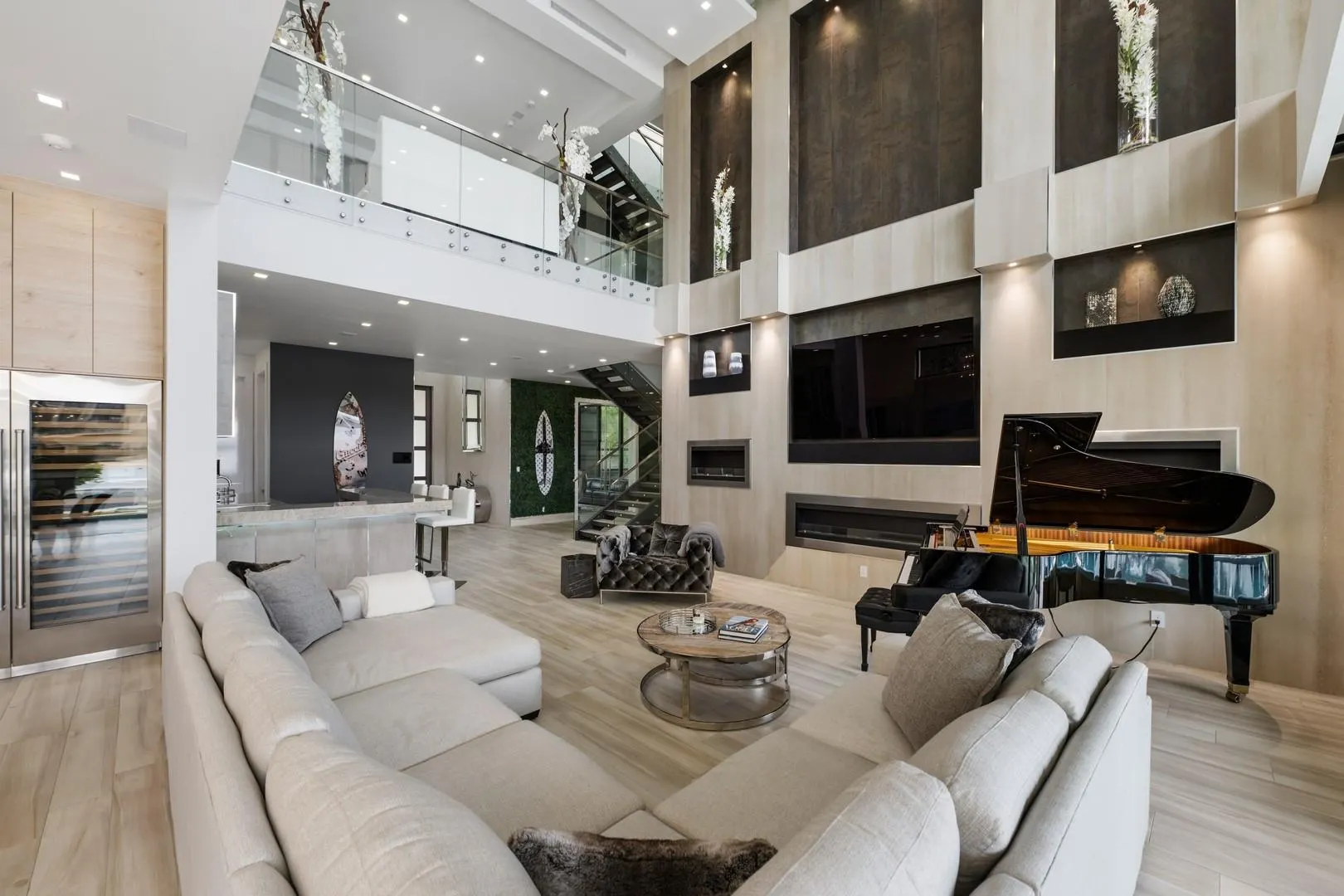2437 Delmar Pl