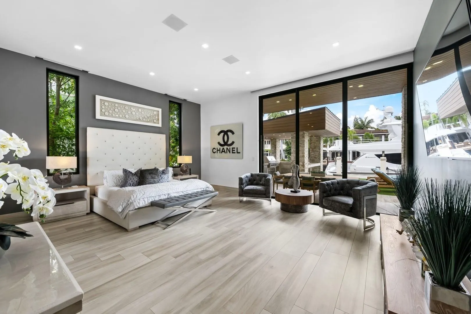 2437 Delmar Pl