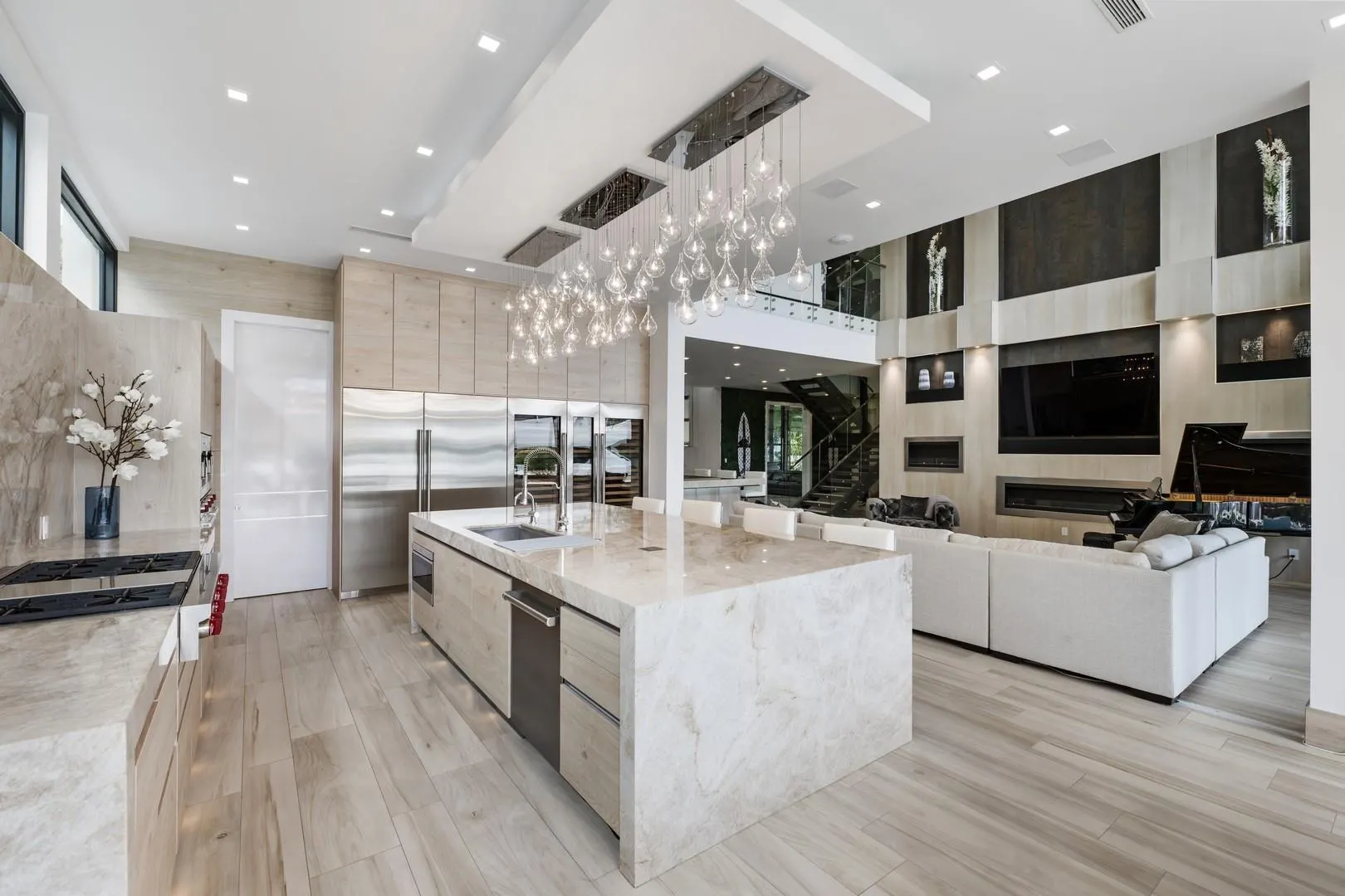 2437 Delmar Pl