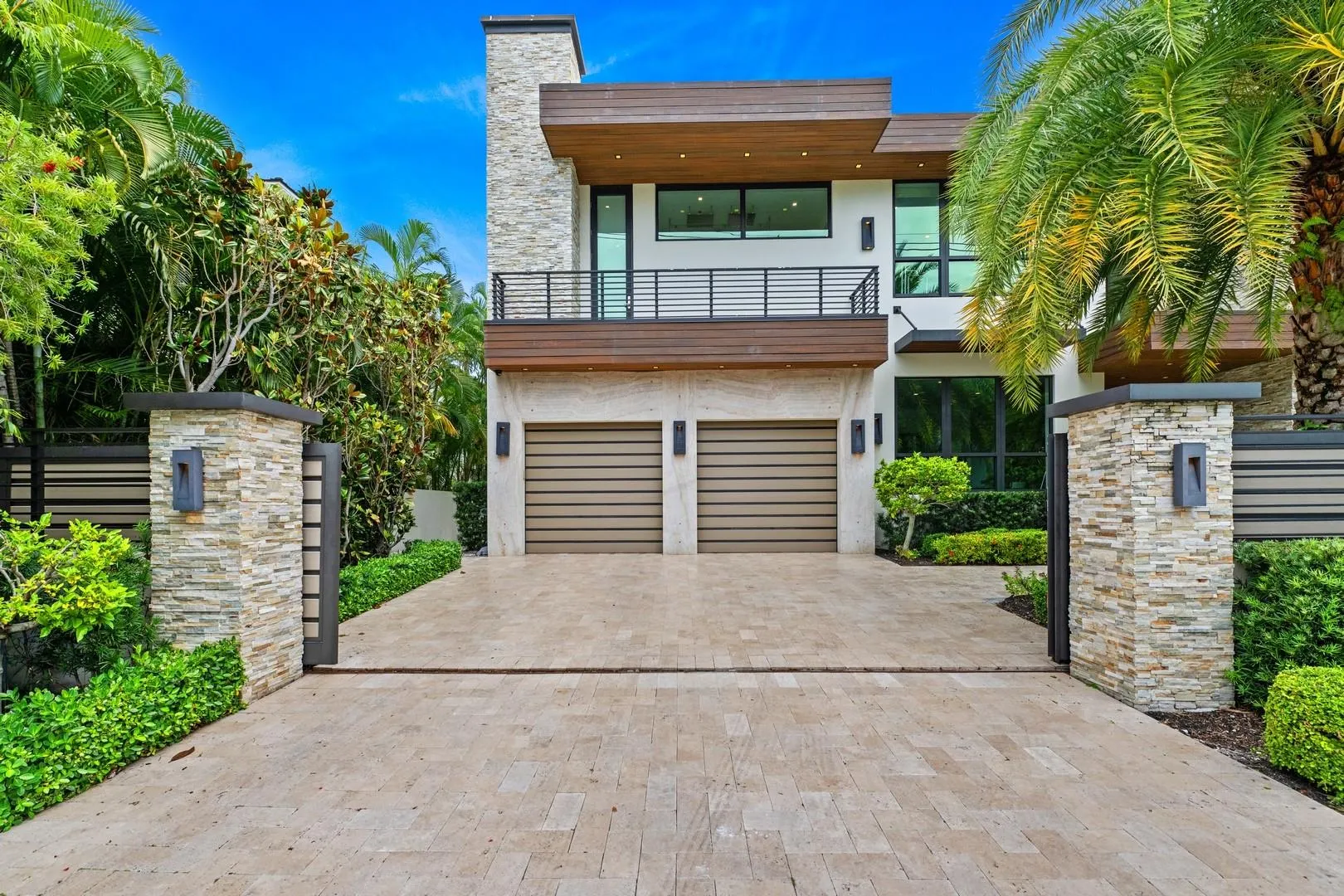 2437 Delmar Pl