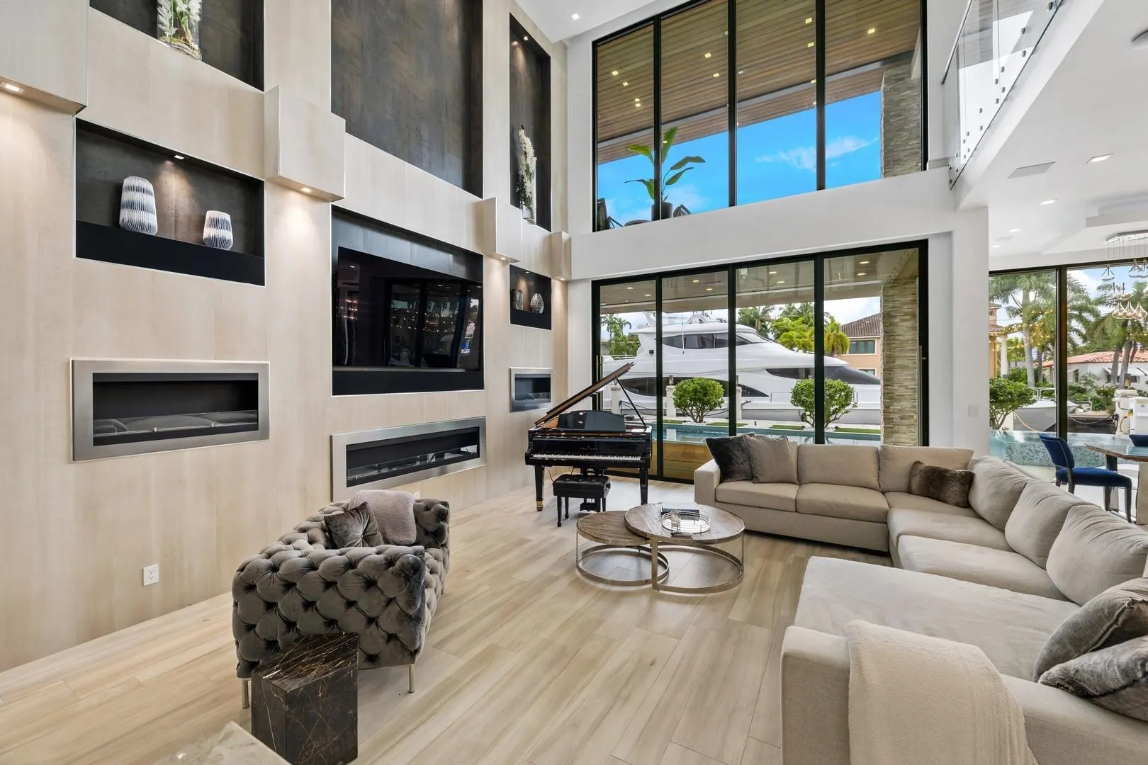 2437 Delmar Pl