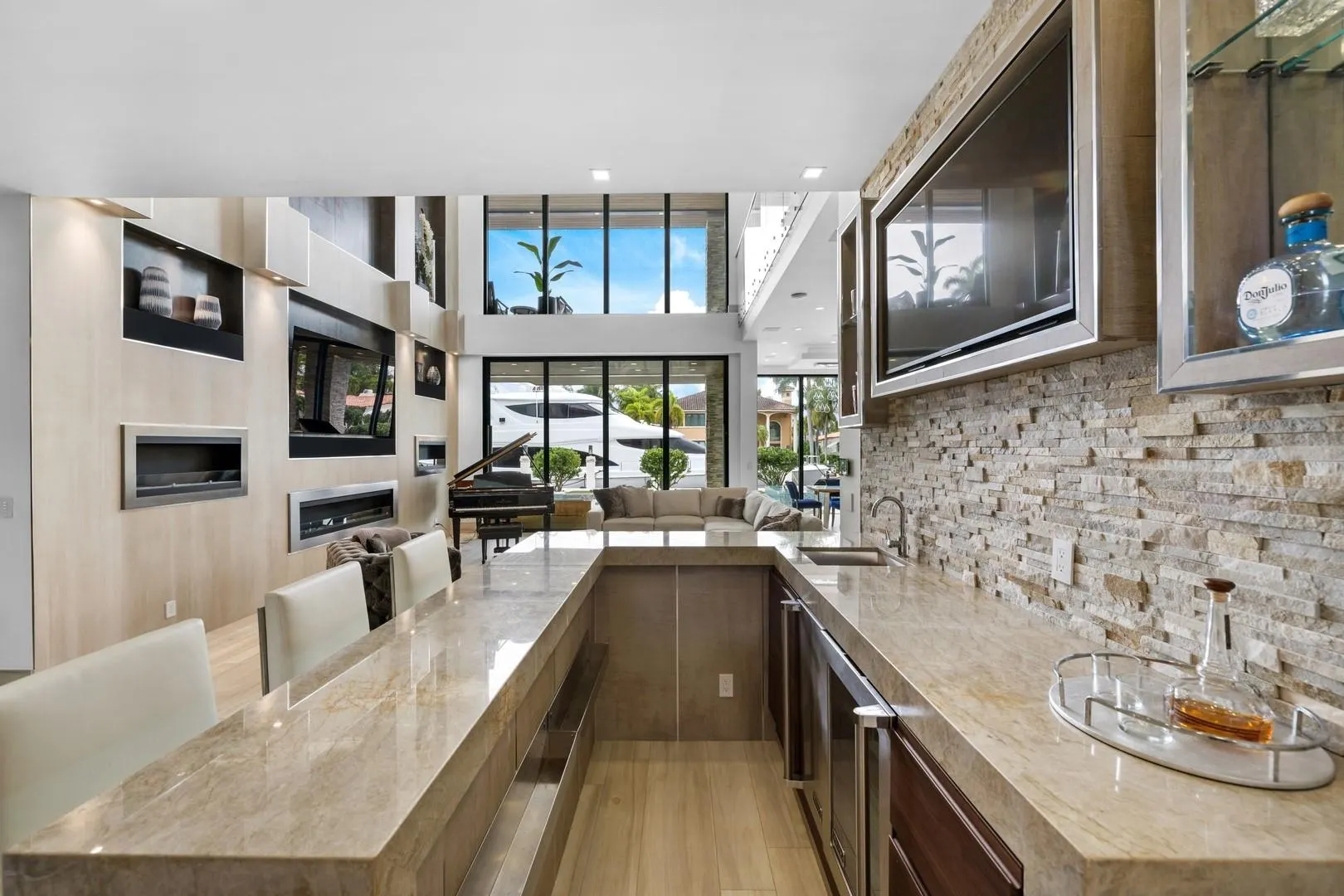 2437 Delmar Pl