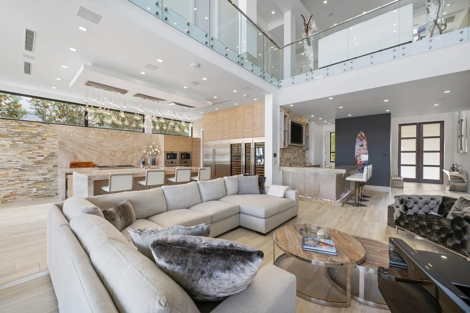 2437 Delmar Pl