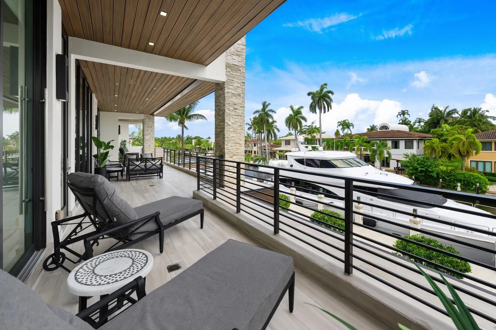 2437 Delmar Pl