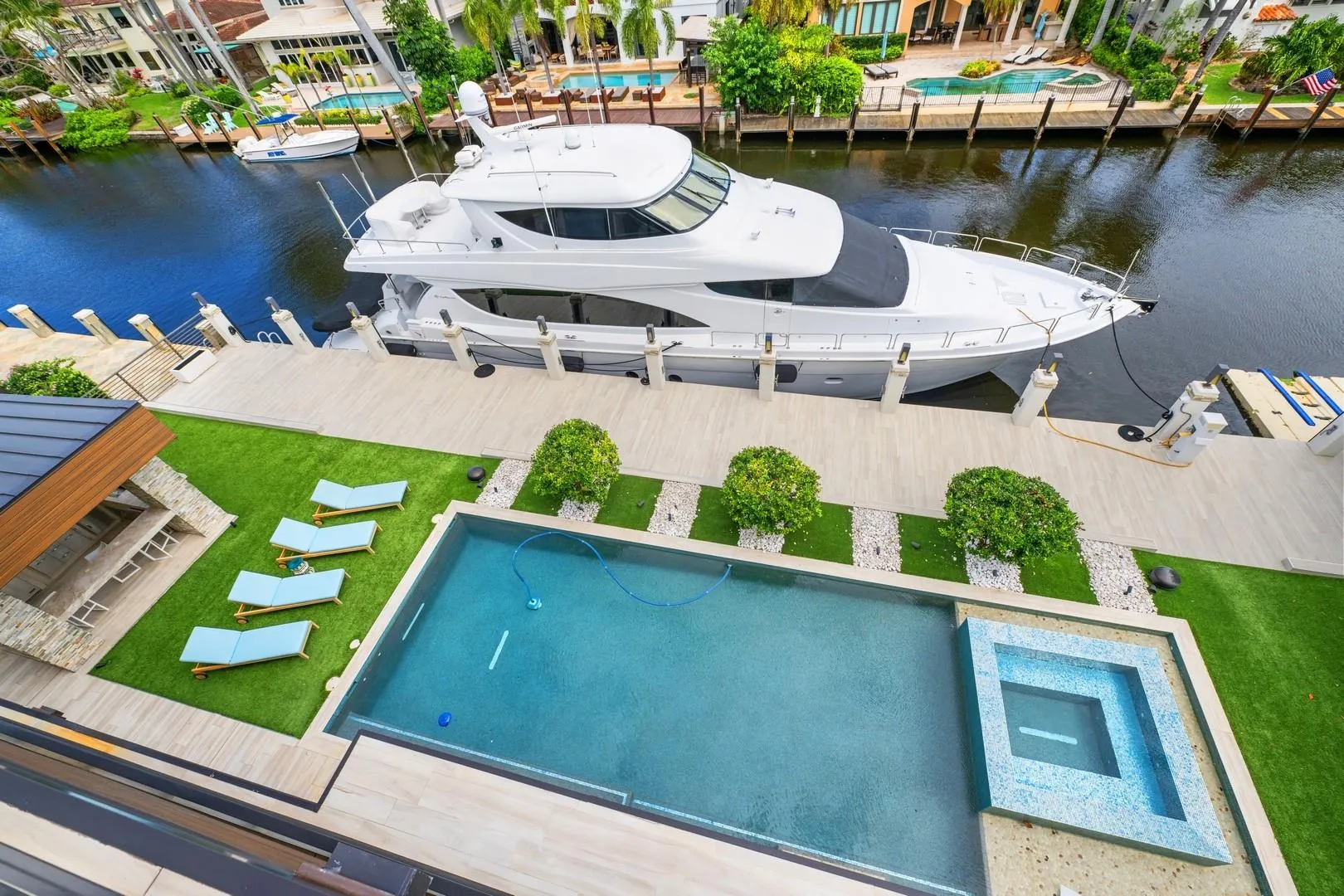 2437 Delmar Pl