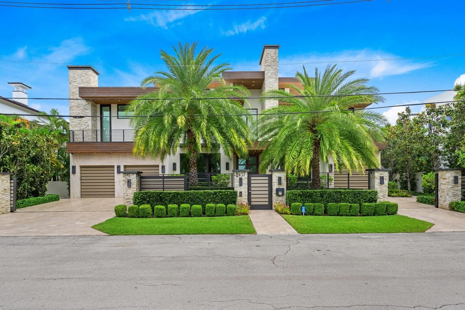 2437 Delmar Pl