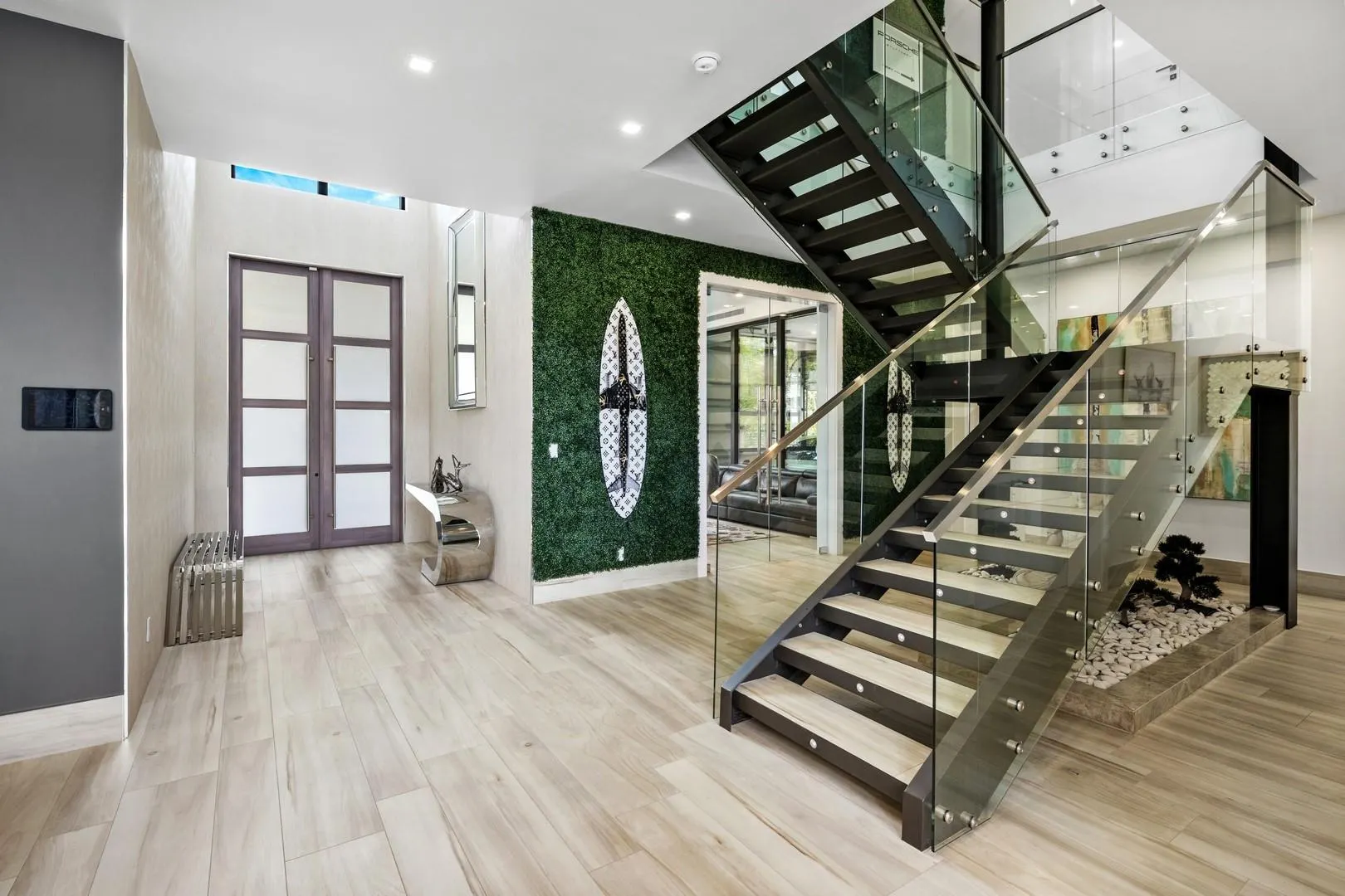 2437 Delmar Pl