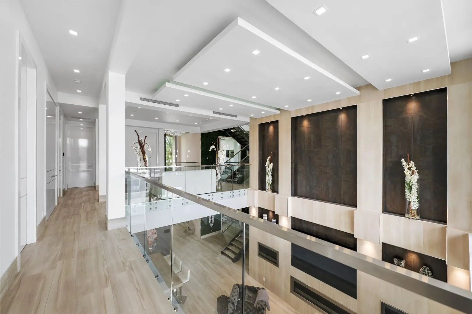 2437 Delmar Pl