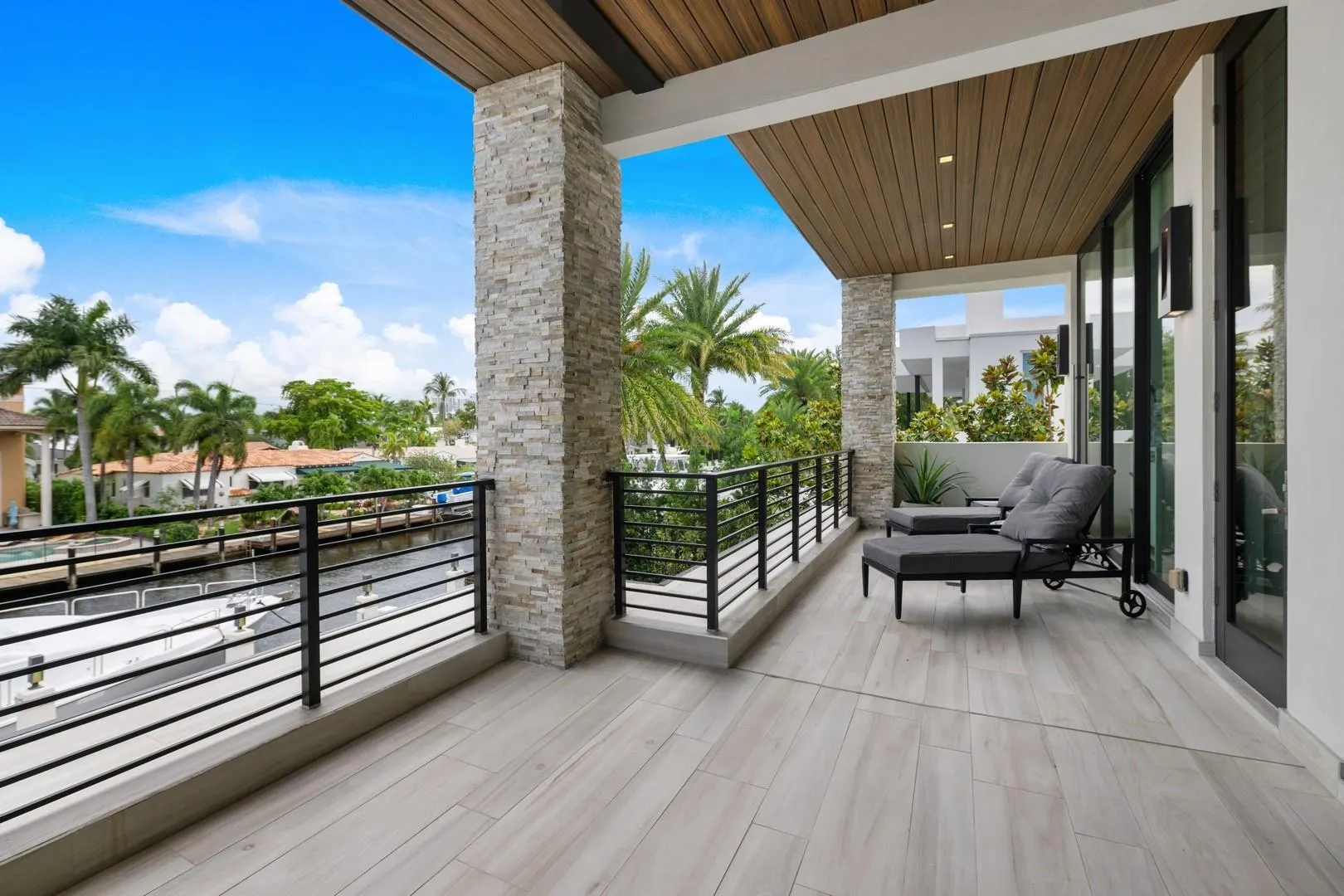 2437 Delmar Pl