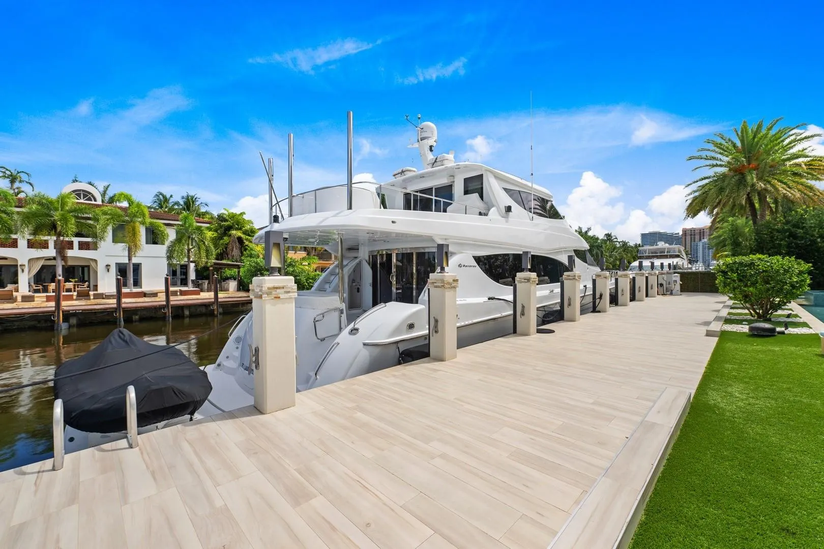 2437 Delmar Pl