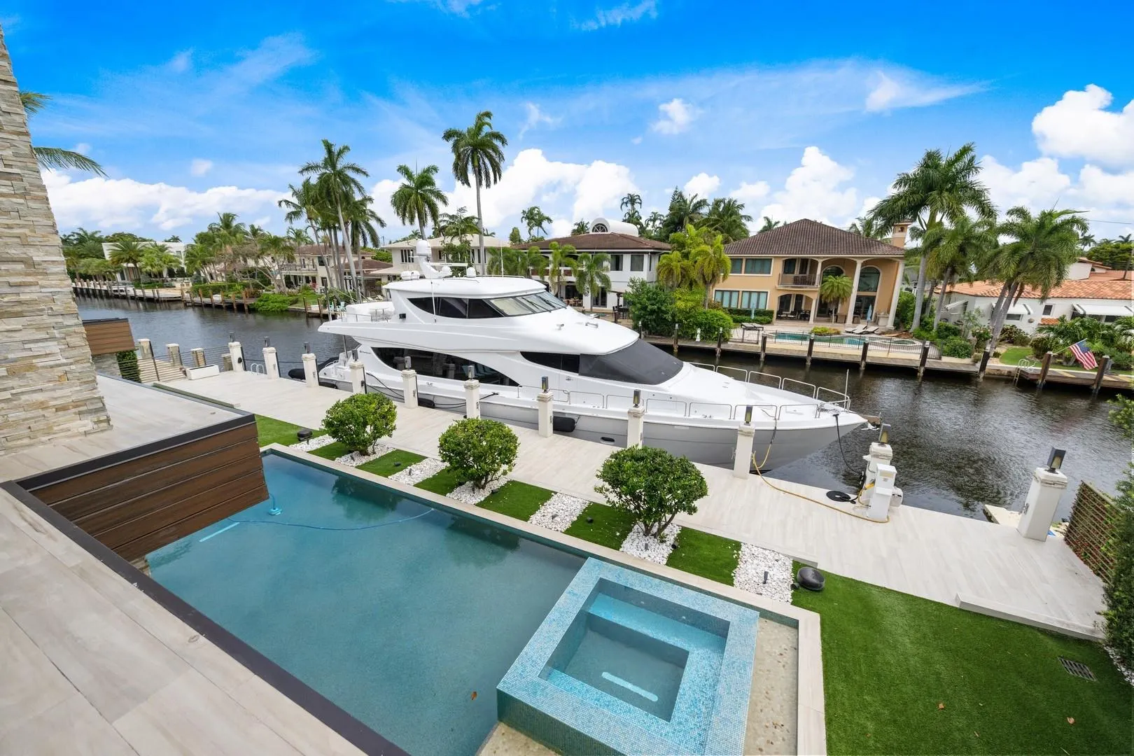 2437 Delmar Pl