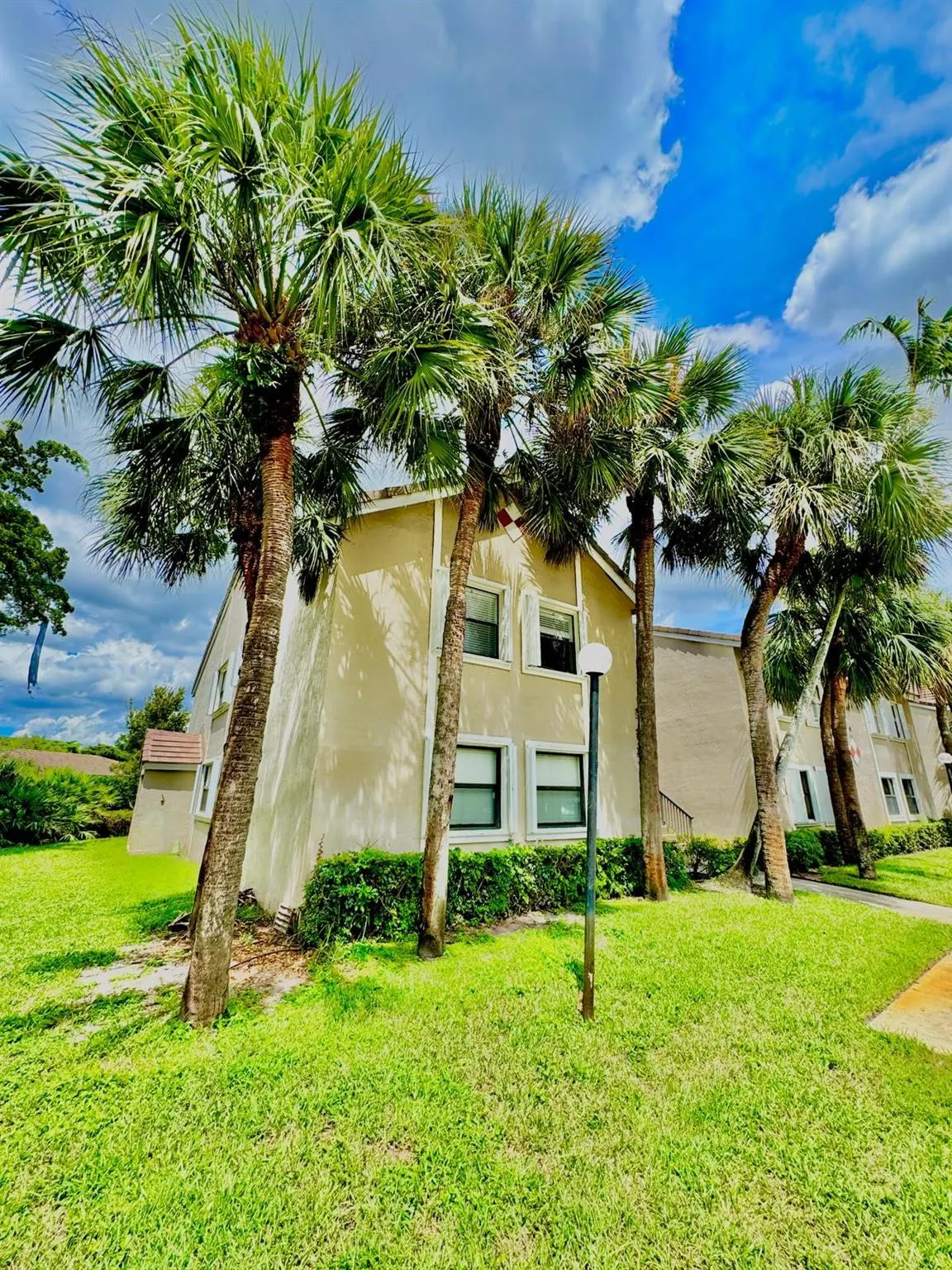 9657 N Riverside Dr, #5H