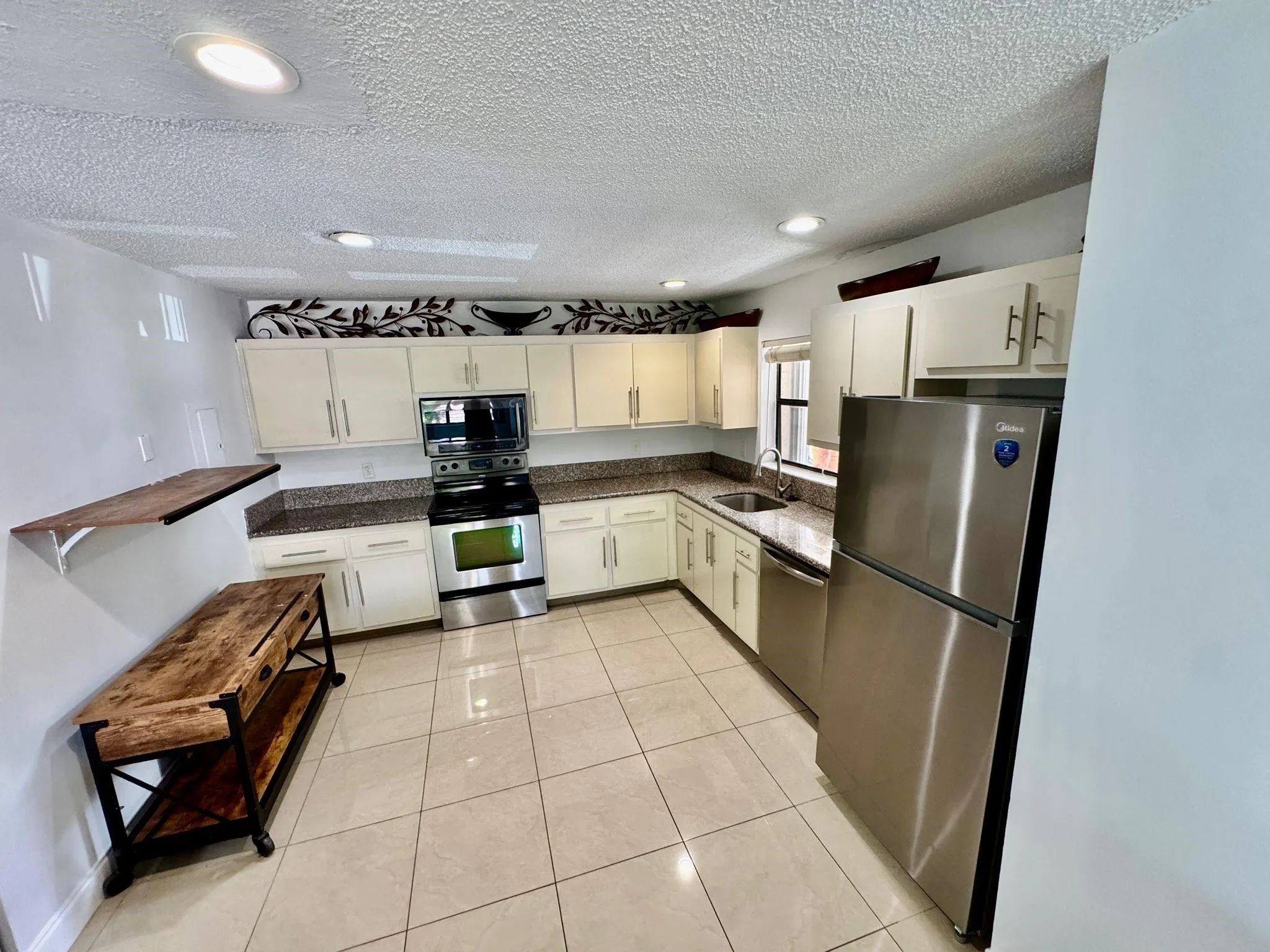 9657 N Riverside Dr, #5H