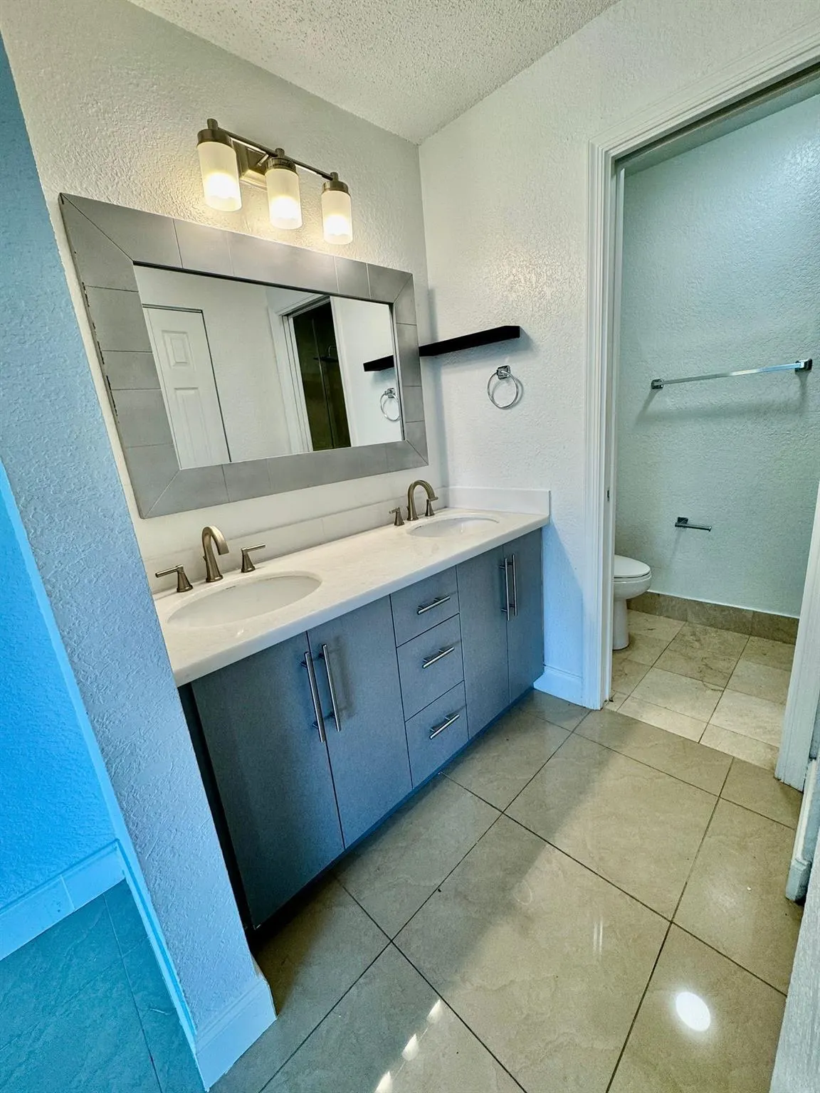 9657 N Riverside Dr, #5H
