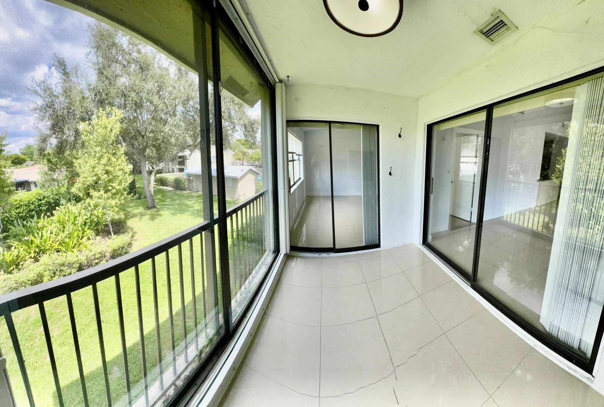9657 N Riverside Dr, #5H