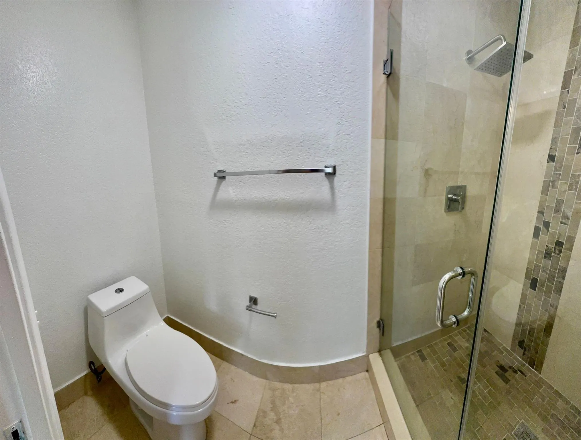 9657 N Riverside Dr, #5H