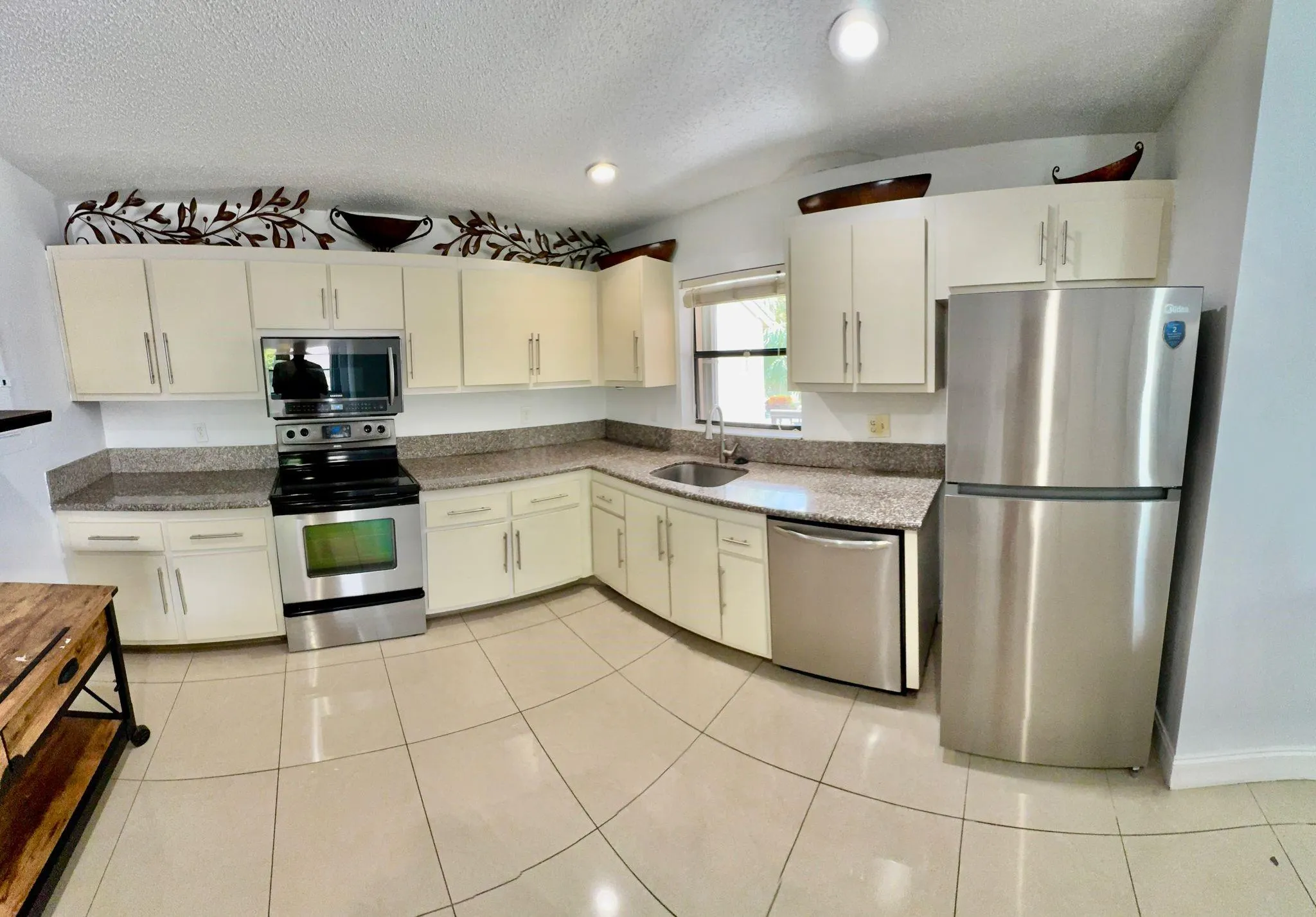 9657 N Riverside Dr, #5H