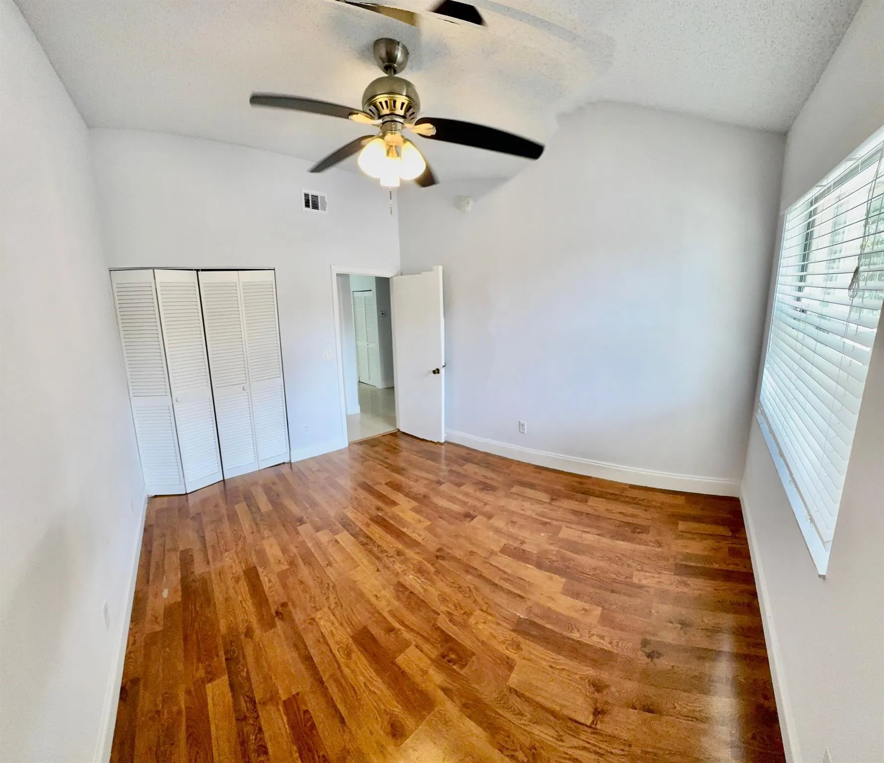 9657 N Riverside Dr, #5H
