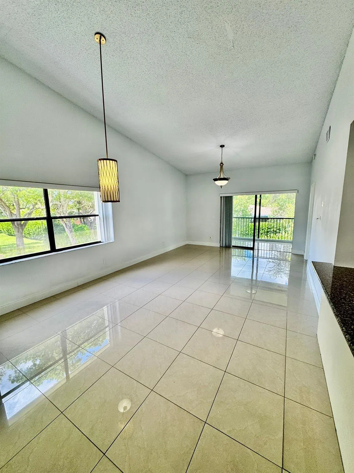 9657 N Riverside Dr, #5H