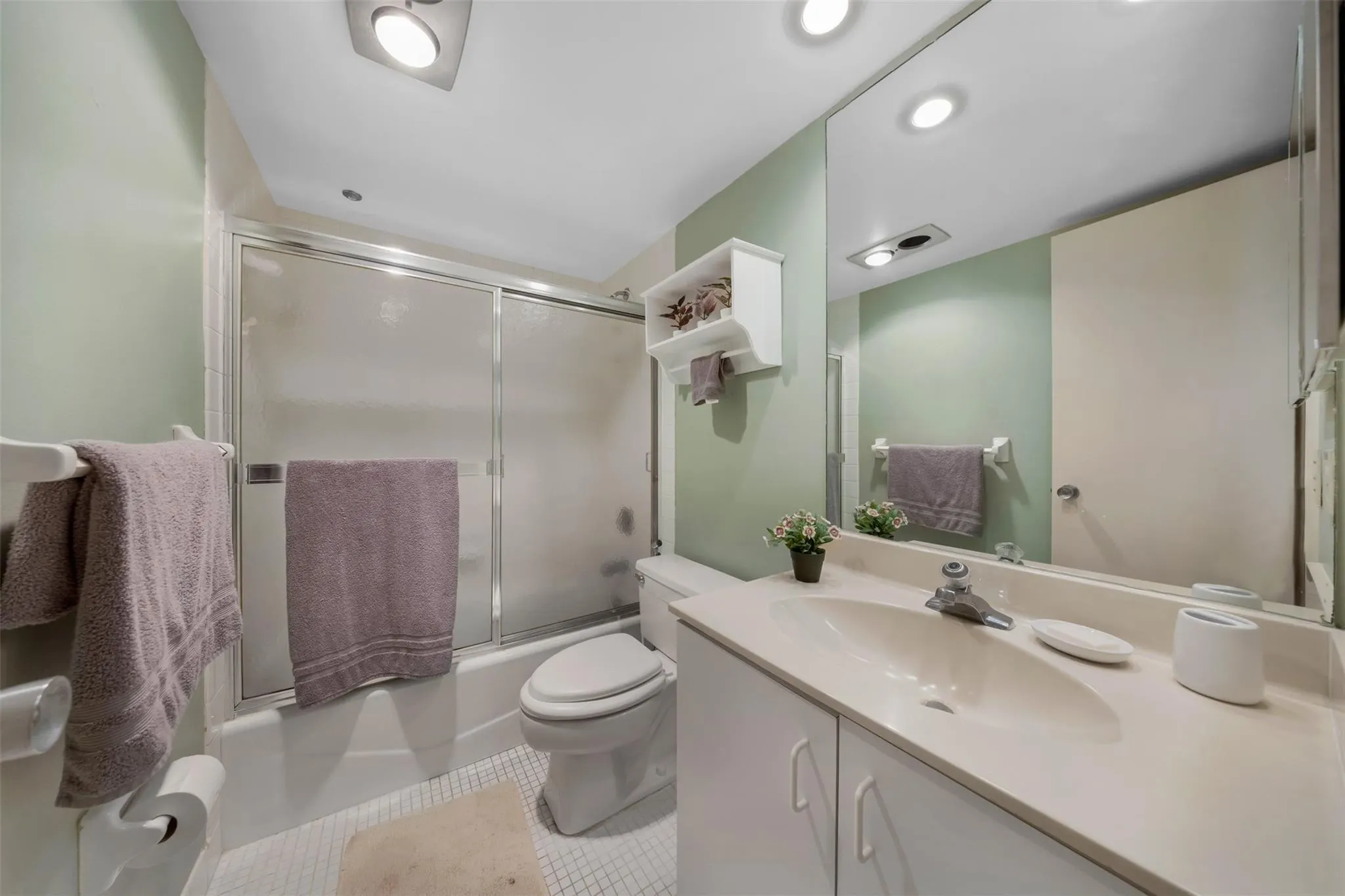 4221 W Palm Aire Dr, #103