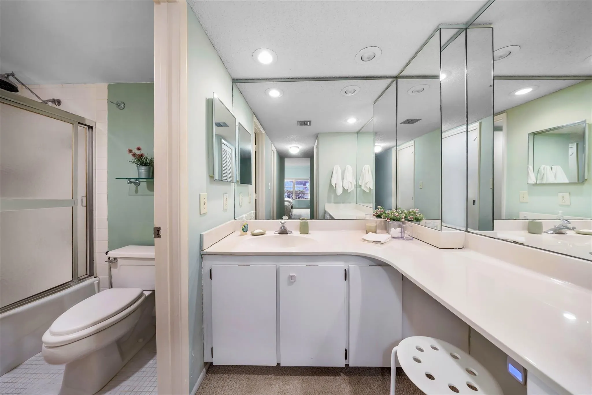 4221 W Palm Aire Dr, #103