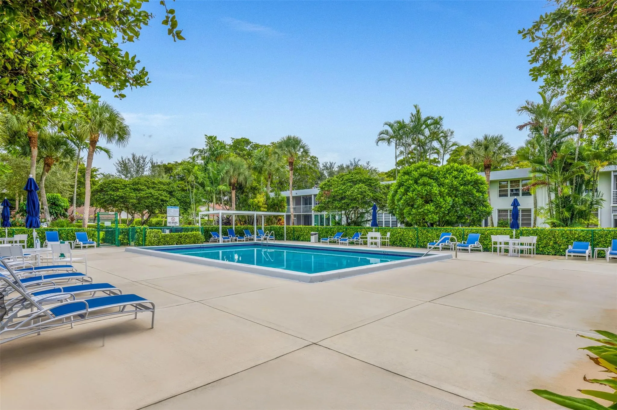 4221 W Palm Aire Dr, #103