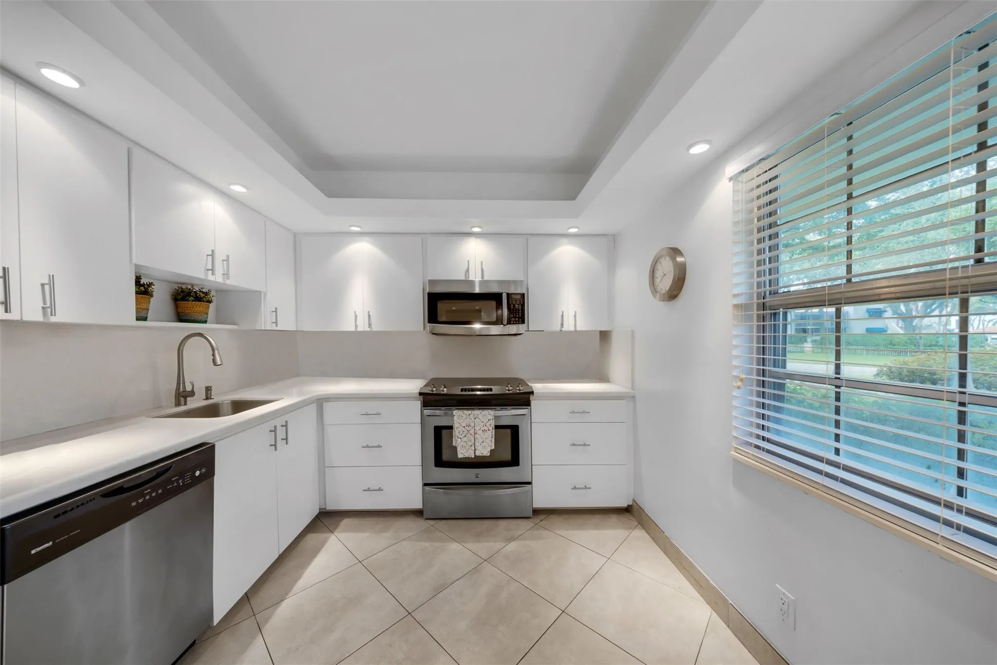 4221 W Palm Aire Dr, #103