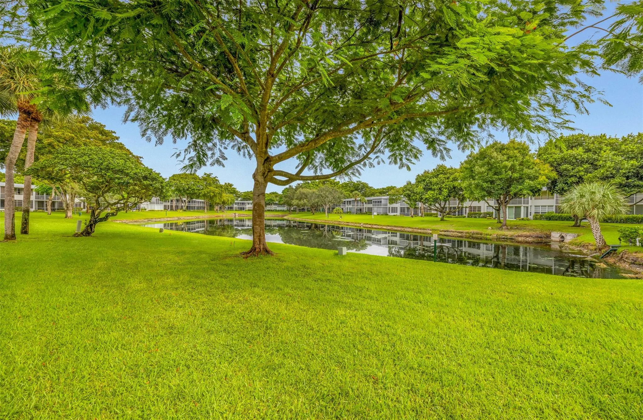 4221 W Palm Aire Dr, #103