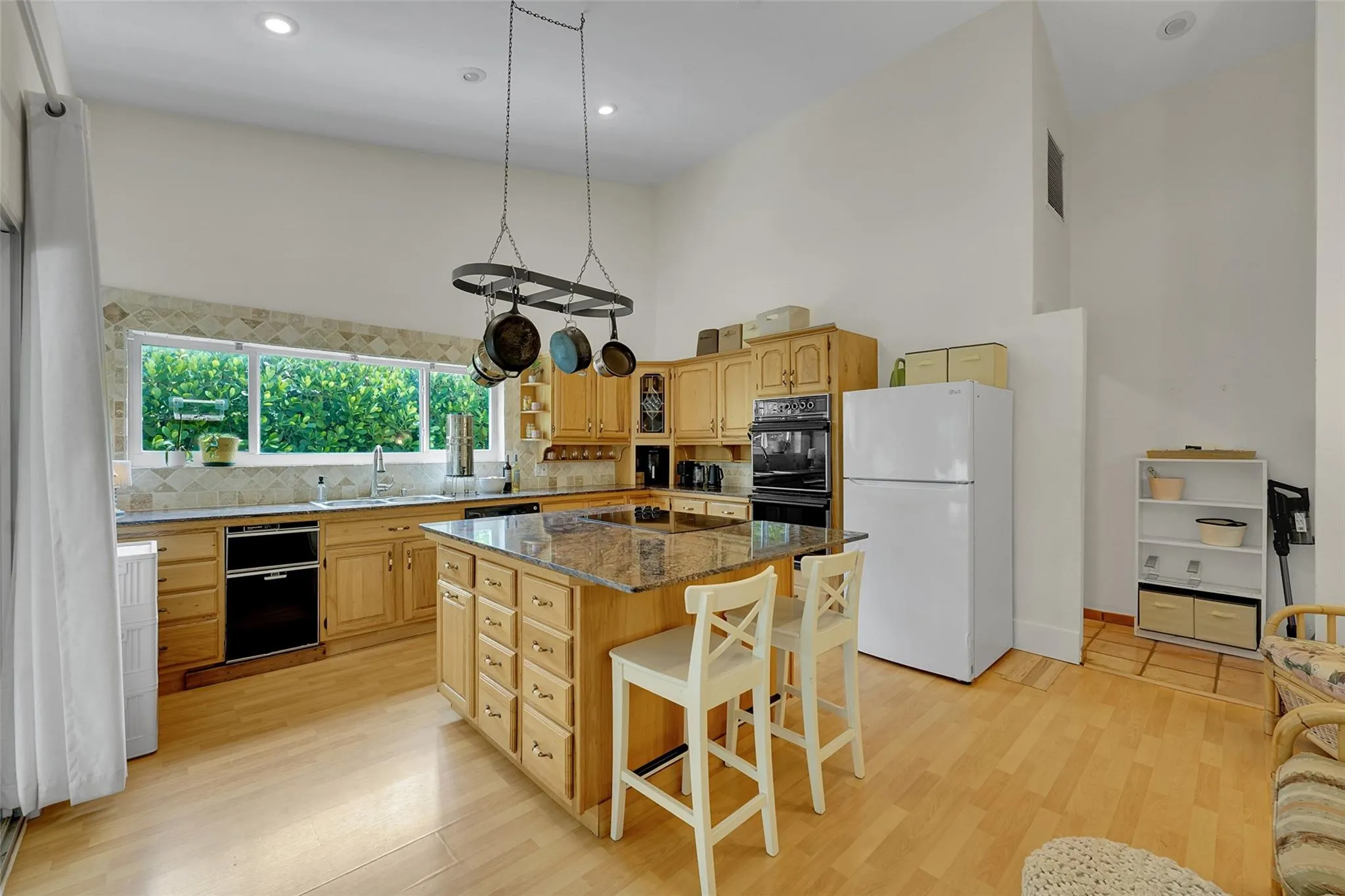 2739 Oak Tree Ln