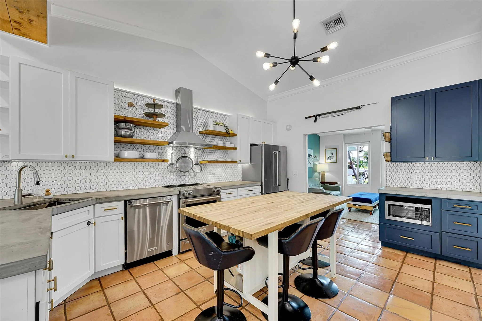 2739 Oak Tree Ln