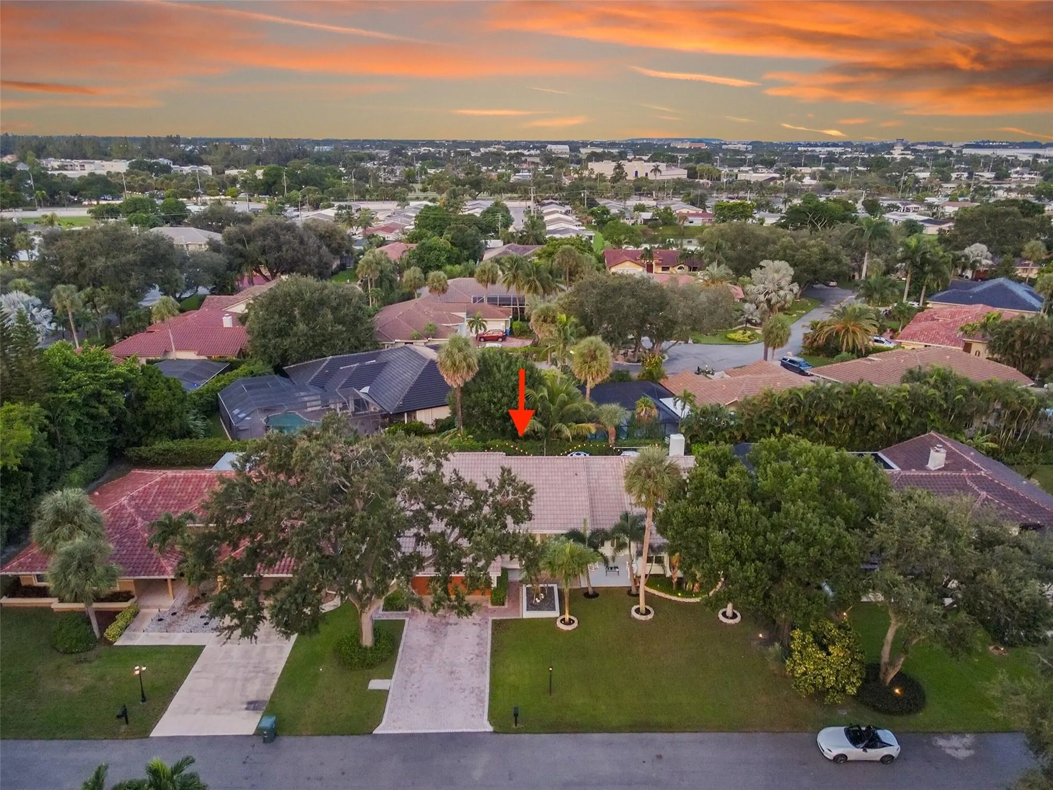 2739 Oak Tree Ln