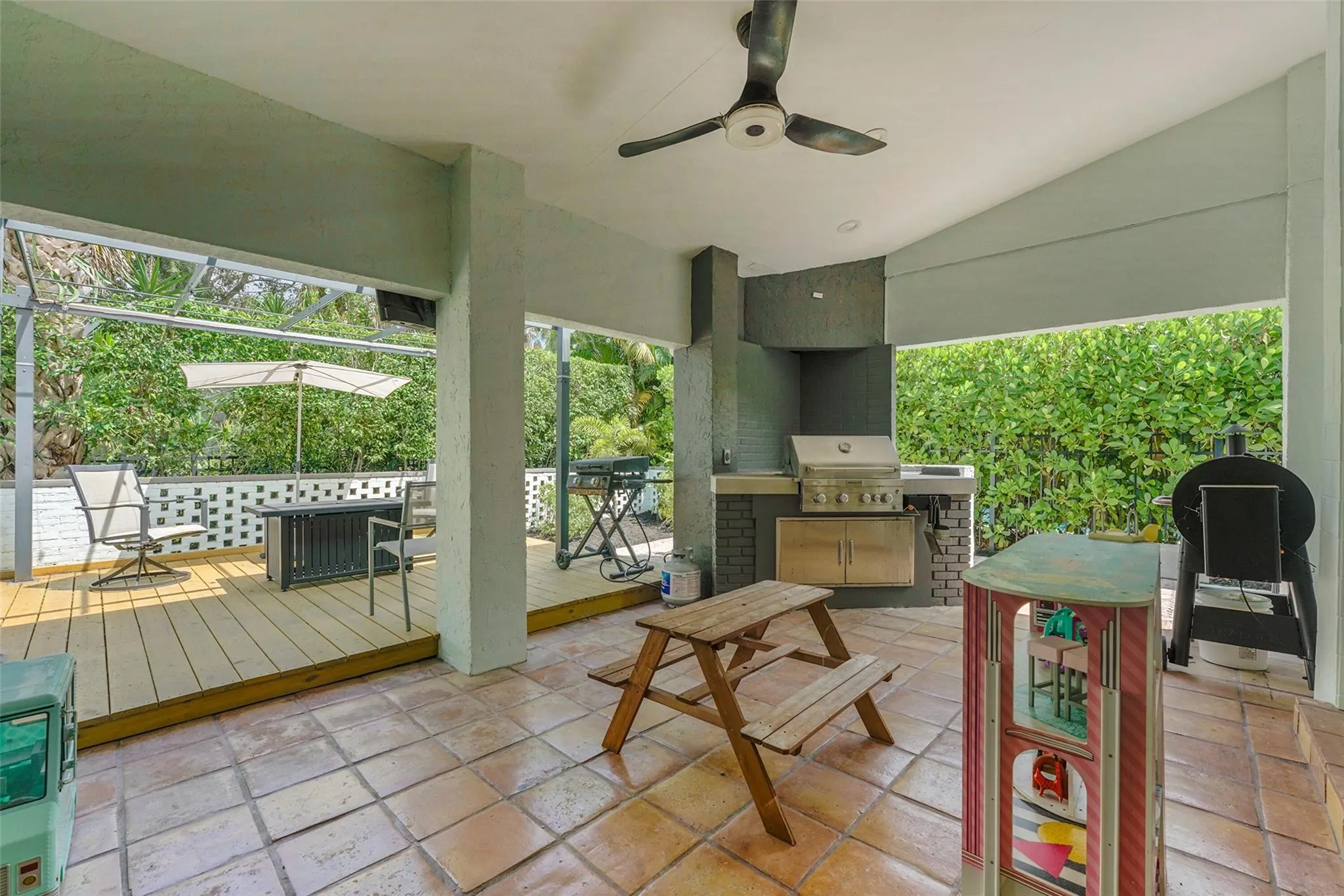 2739 Oak Tree Ln