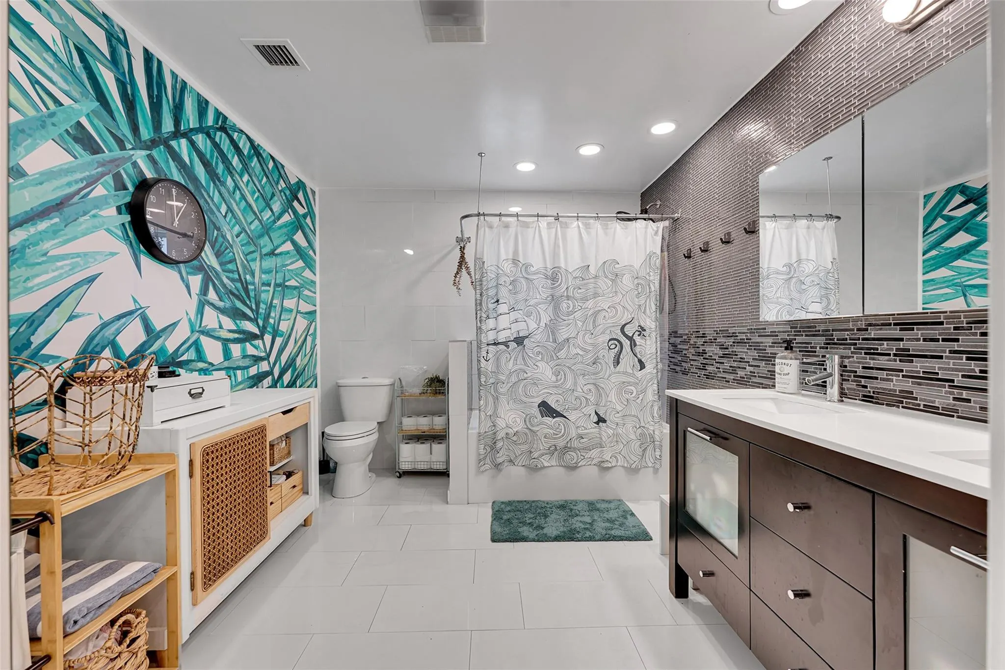 2739 Oak Tree Ln