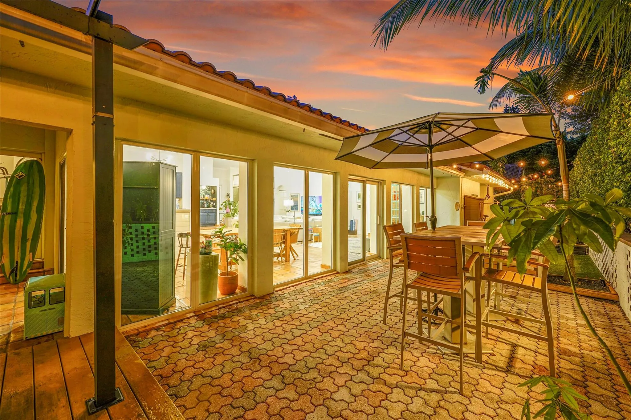 2739 Oak Tree Ln