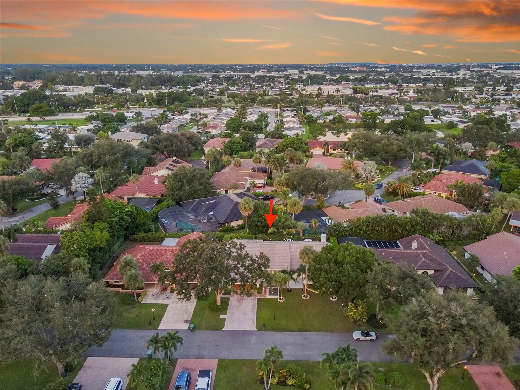 2739 Oak Tree Ln