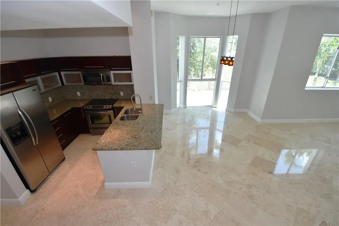 783 NE 4th Ave