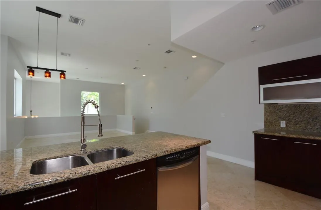 783 NE 4th Ave
