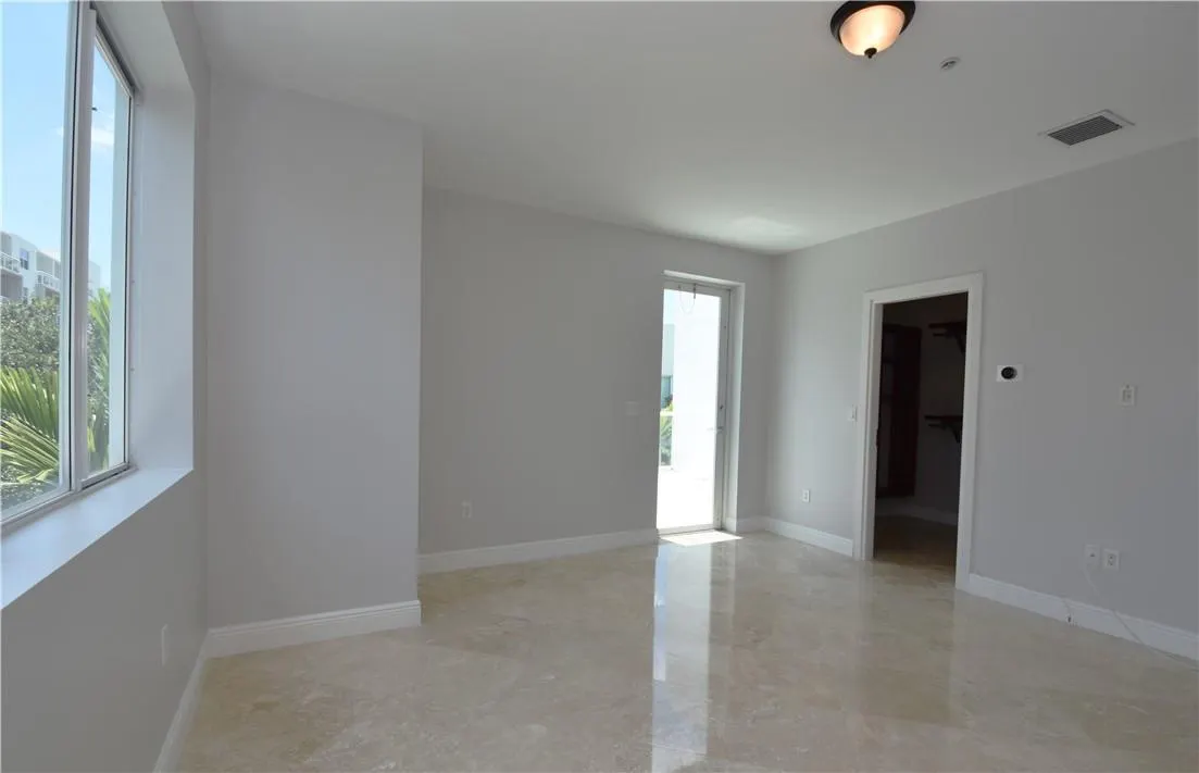 783 NE 4th Ave