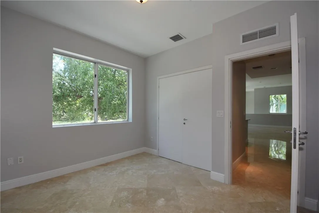 783 NE 4th Ave