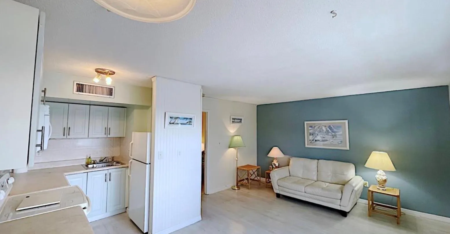 1200 Colonnades Dr, #208