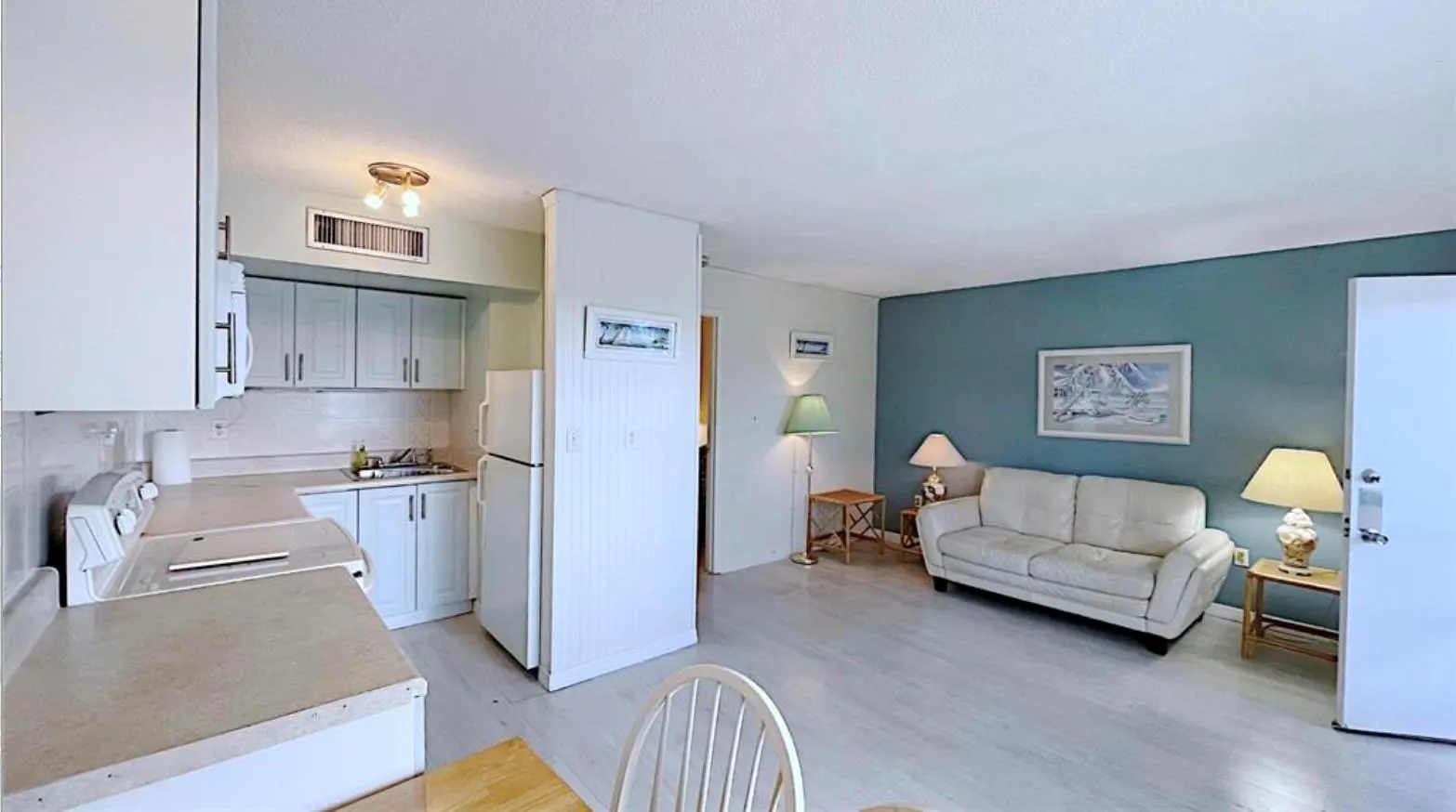 1200 Colonnades Dr, #208