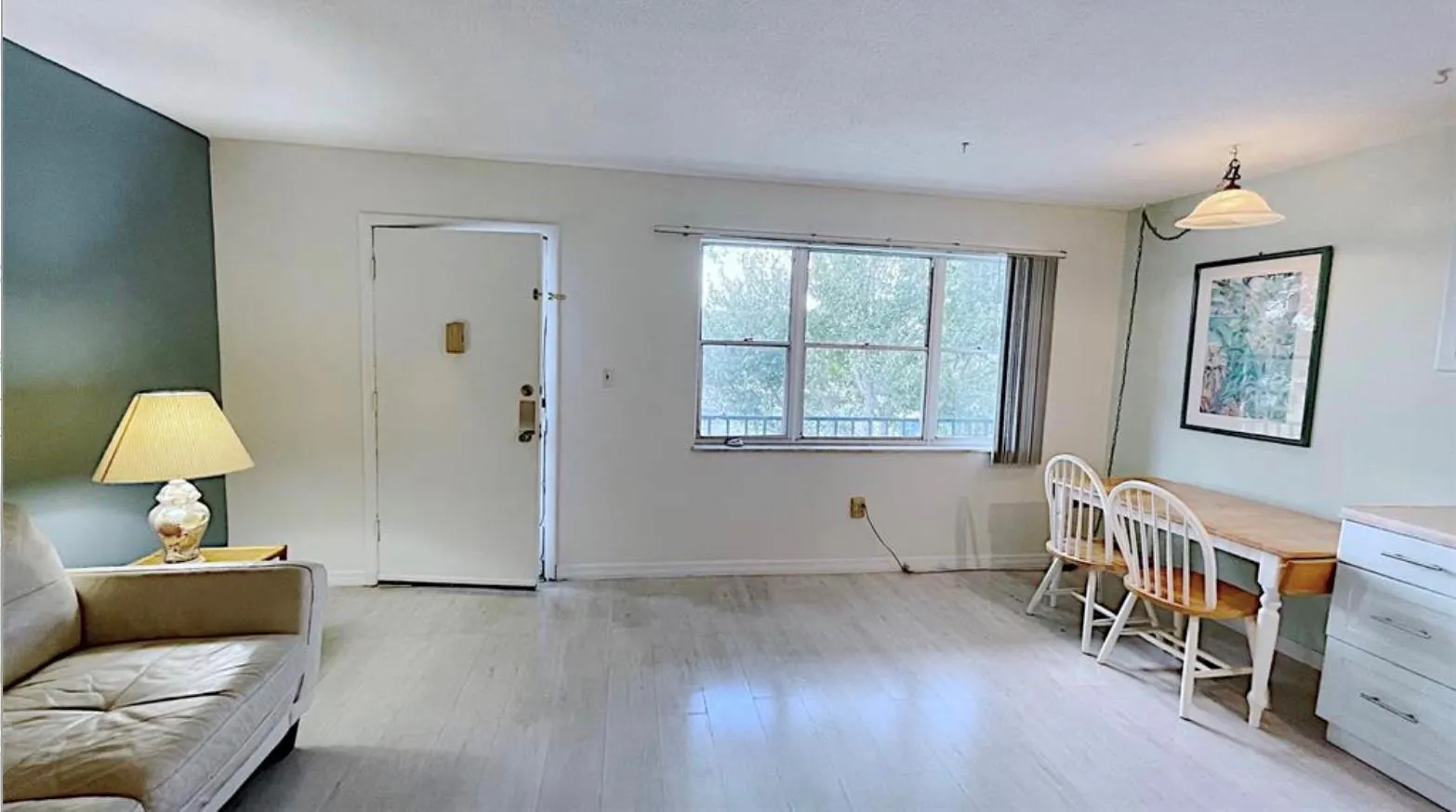 1200 Colonnades Dr, #208