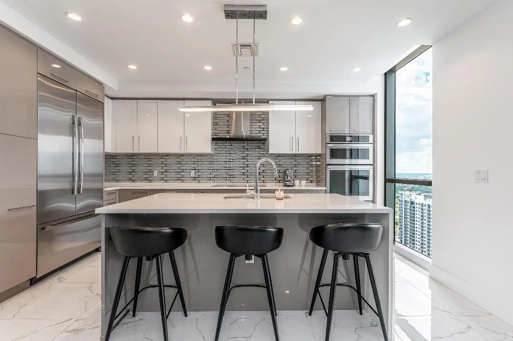 100 E Las Olas Blvd, #100