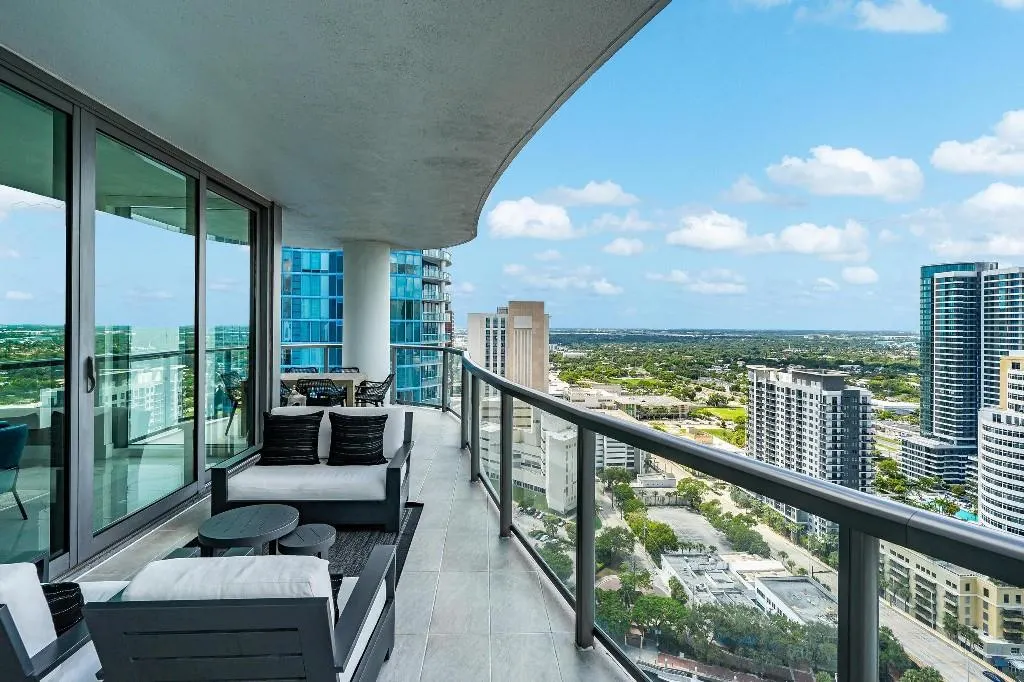 100 E Las Olas Blvd, #100