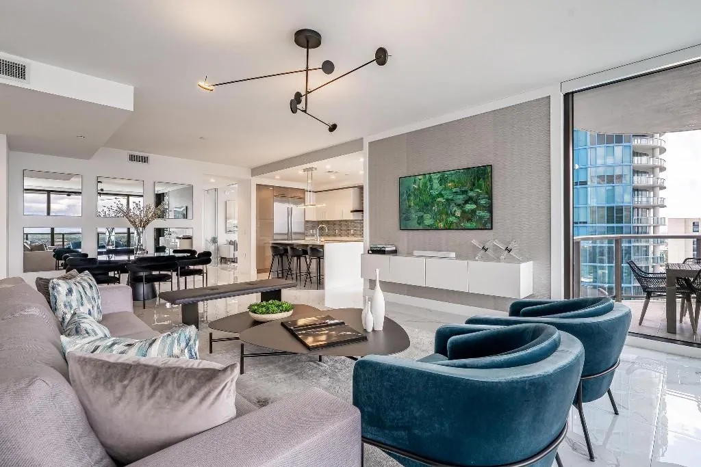 100 E Las Olas Blvd, #100