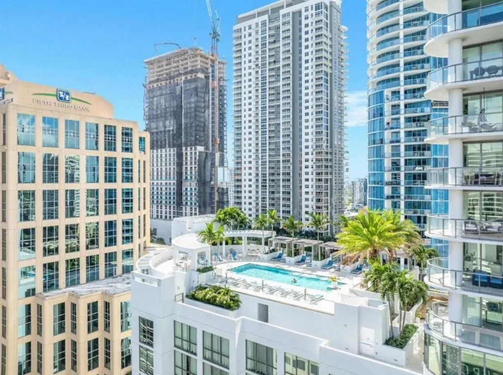 100 E Las Olas Blvd, #100