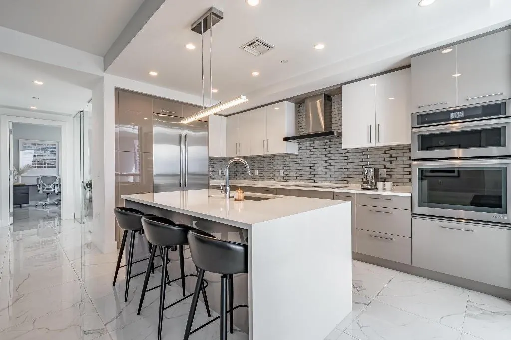 100 E Las Olas Blvd, #100