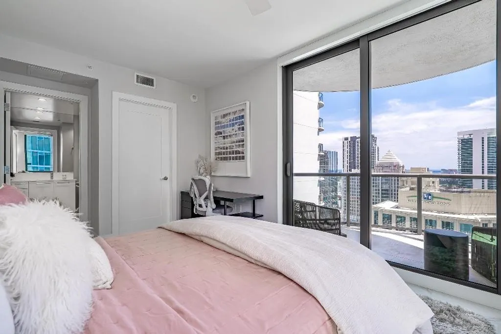 100 E Las Olas Blvd, #100