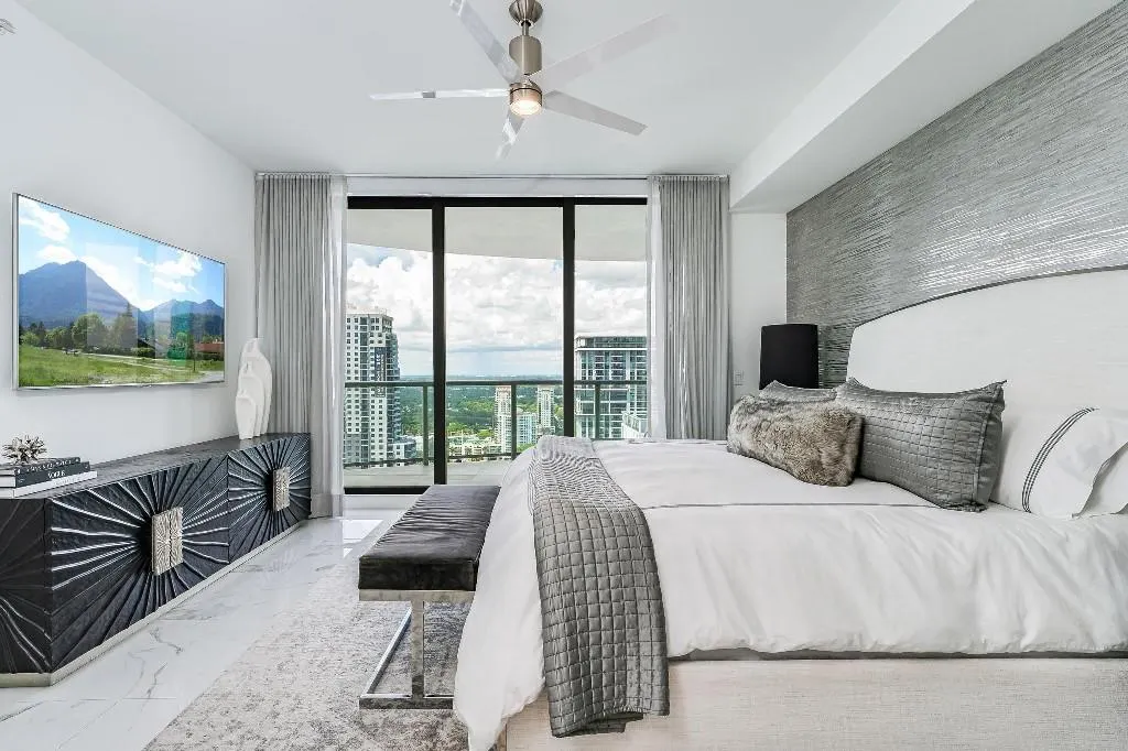 100 E Las Olas Blvd, #100