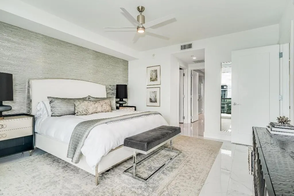 100 E Las Olas Blvd, #100